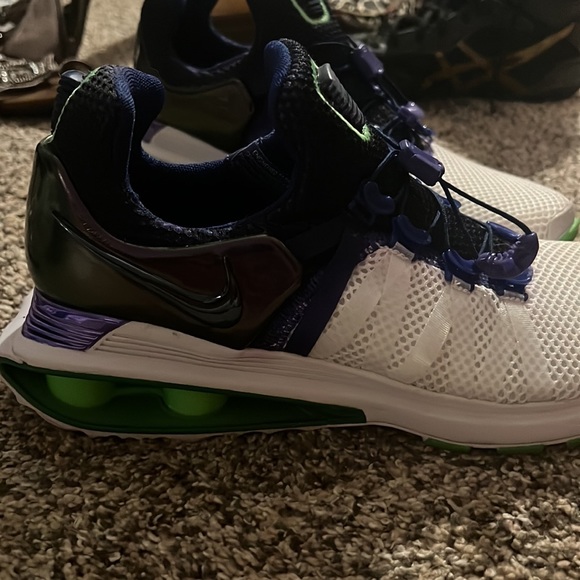 Nike Tennis Shoes - Picture 2 of 4